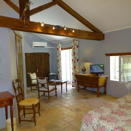 Bastide Des Princes B&B Caderousse Bagian luar foto