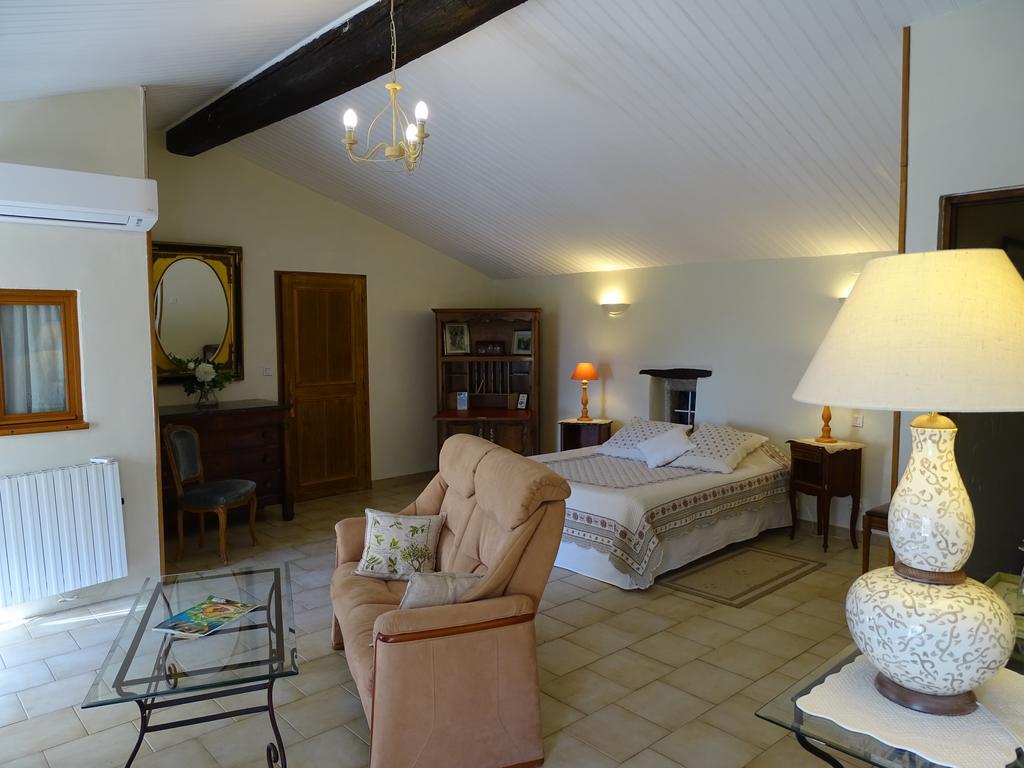 Bastide Des Princes B&B Caderousse Bagian luar foto