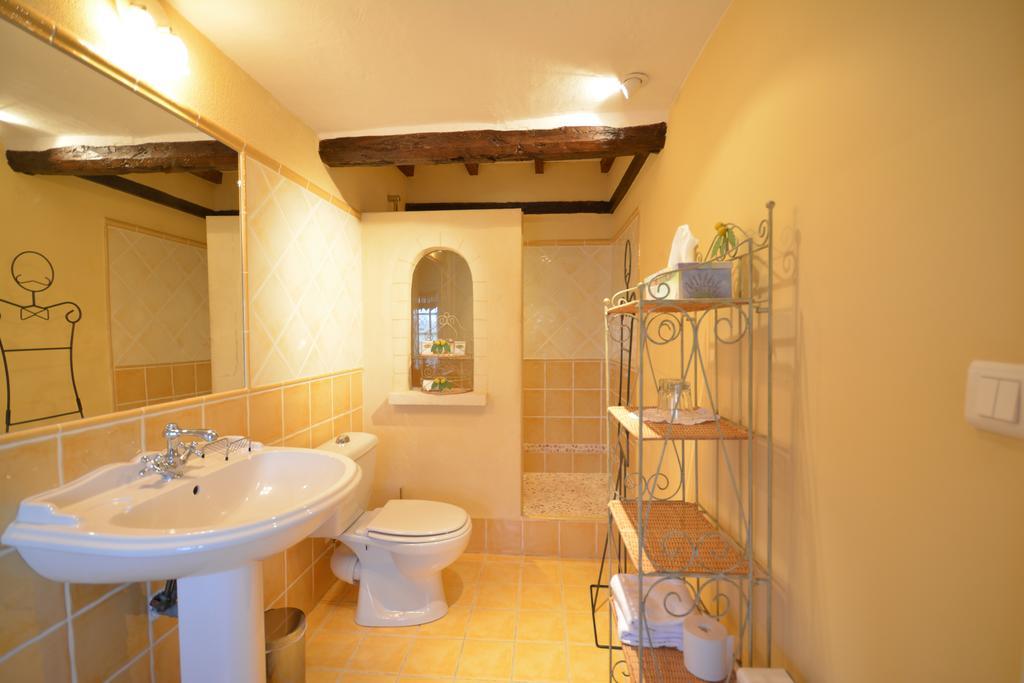 Bastide Des Princes B&B Caderousse Bagian luar foto