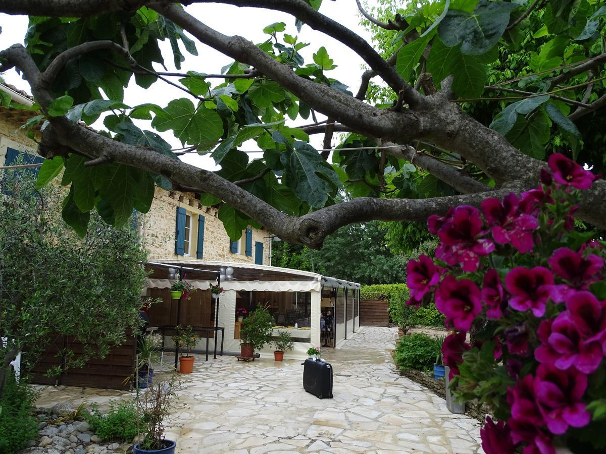 Bastide Des Princes B&B Caderousse Bagian luar foto