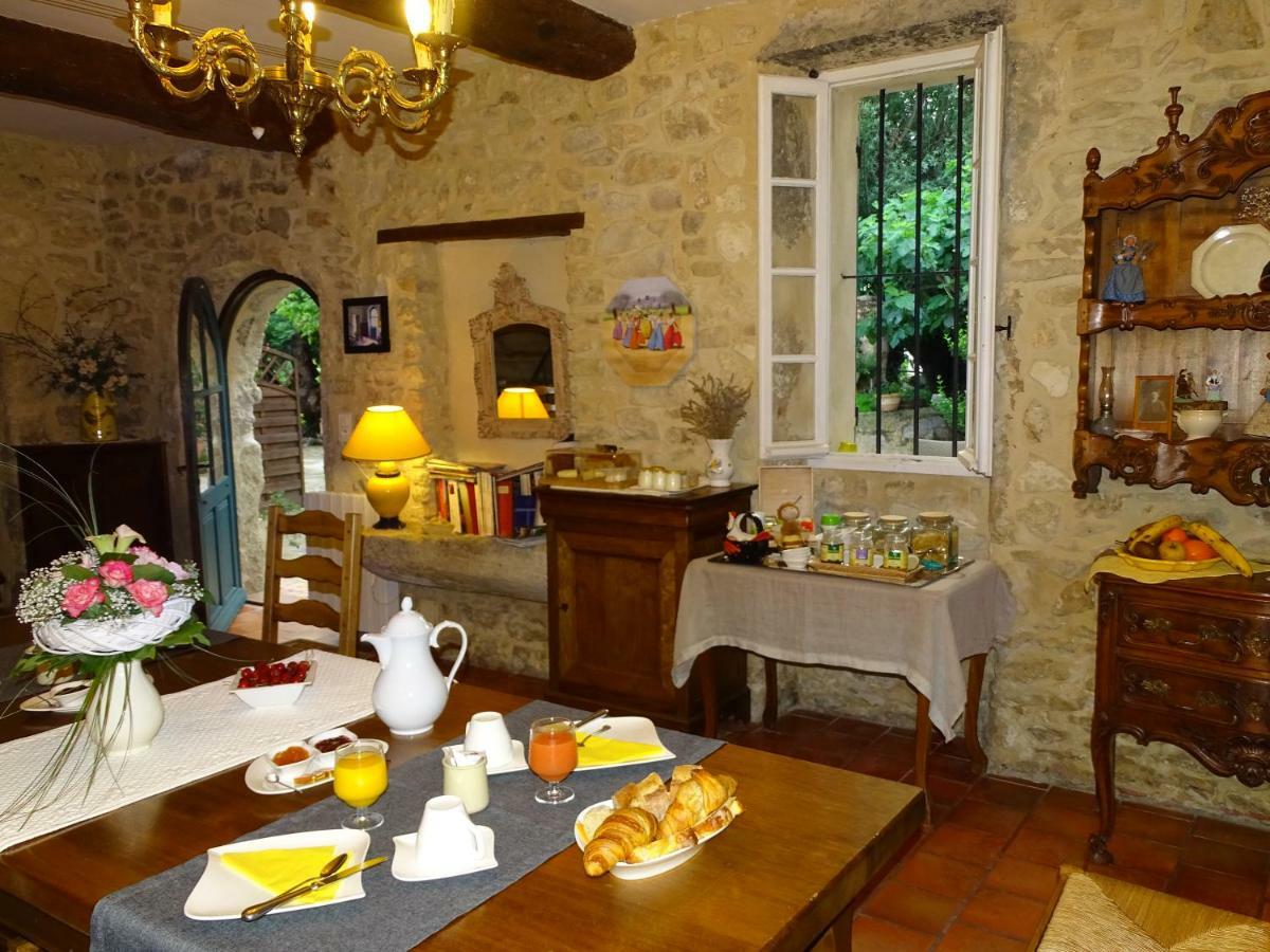 Bastide Des Princes B&B Caderousse Bagian luar foto